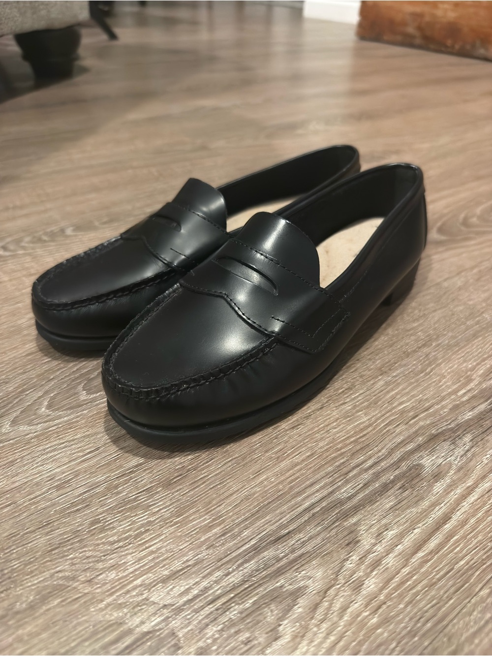 Women’s Eastland Classic II Black Penny Loafers Size 9M